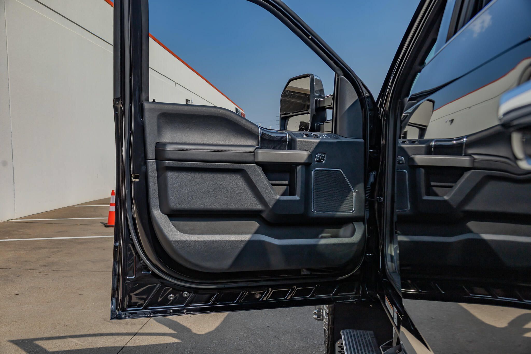 Used 2022 Ford F450 Platinum w/ FX4 Off-Road Package AWD/4WD image 42