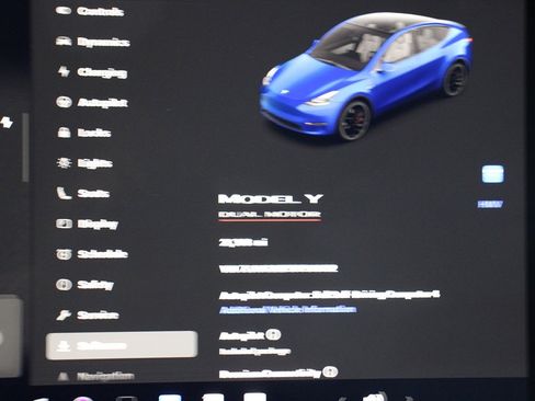 Used 2023 Tesla Model Y Long Range image 9