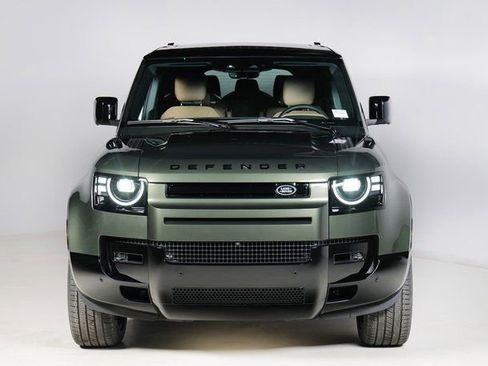 New 2026 Land Rover Defender 130 X-Dynamic SE image 8