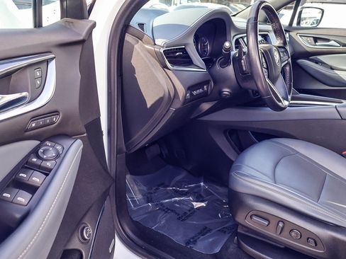 Used 2022 Buick Enclave Premium image 11