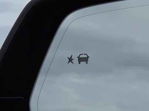 Used 2025 Cadillac XT4 Premium Luxury image 7