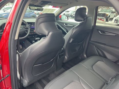 Certified 2023 Kia Niro EX image 9