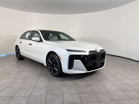 Certified 2025 BMW 760i xDrive AWD/4WD image 7
