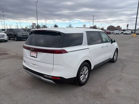 Used 2024 Kia Carnival LX image 6