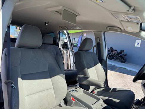 Used 2017 Honda Odyssey SE image 18