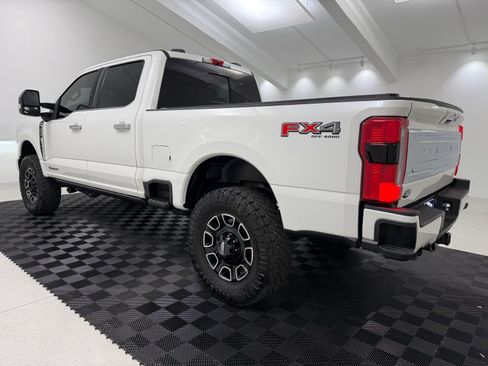 Used 2024 Ford F250 Platinum w/ FX4 Off-Road Package image 4