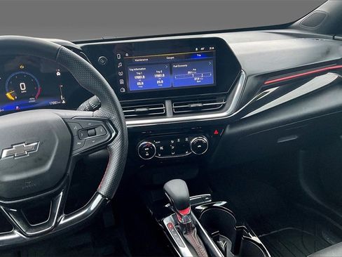 Used 2024 Chevrolet Trax RS w/ Driver Confidence Package image 3