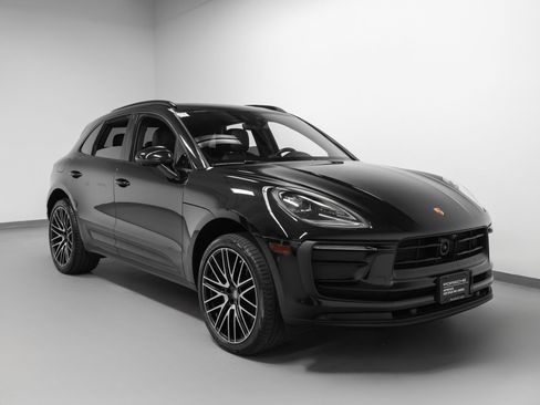 Certified 2022 Porsche Macan AWD/4WD image 10