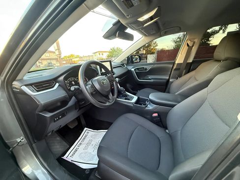 Used 2025 Toyota RAV4 LE AWD/4WD image 10
