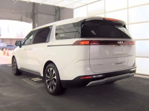 Used 2024 Kia Carnival EX FWD image 4