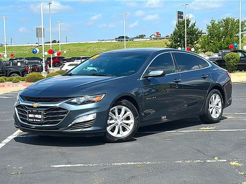 Used 2021 Chevrolet Malibu LT FWD image 2