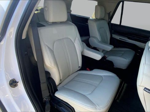 Used 2018 Ford Expedition Platinum RWD image 17
