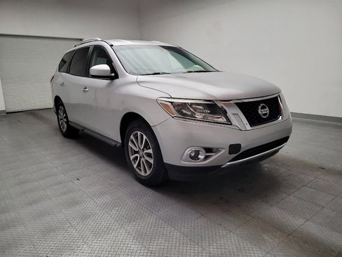 Used 2015 Nissan Pathfinder SV image 13