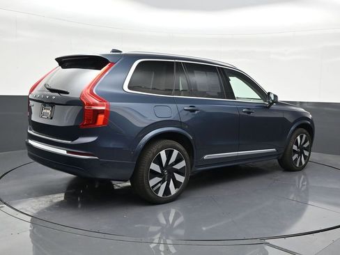 Used 2025 Volvo XC90 T8 Ultra w/ Lounge Package image 6