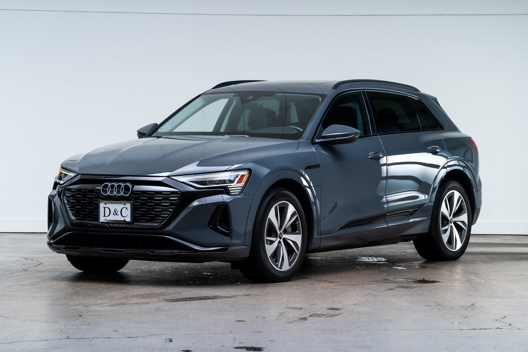 Used 2024 Audi Q8 e-tron Premium Plus AWD/4WD image 3