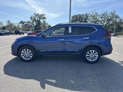 Used 2018 Nissan Rogue SV image 3