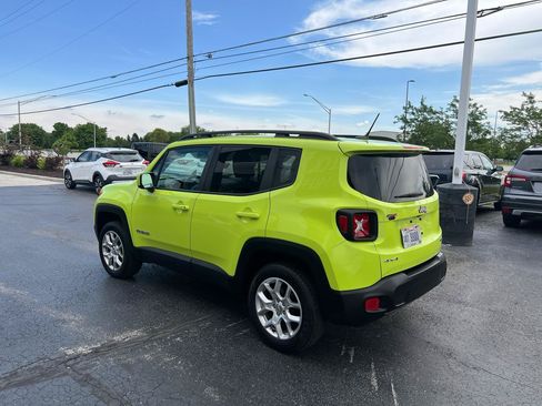 Used 2017 Jeep Renegade Latitude w/ Cold Weather Group AWD/4WD image 4