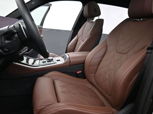 Used 2025 BMW X5 xDrive40i image 11