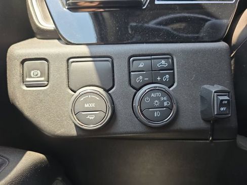 Used 2024 Chevrolet Silverado 1500 RST w/ Texas Edition Plus RWD image 10