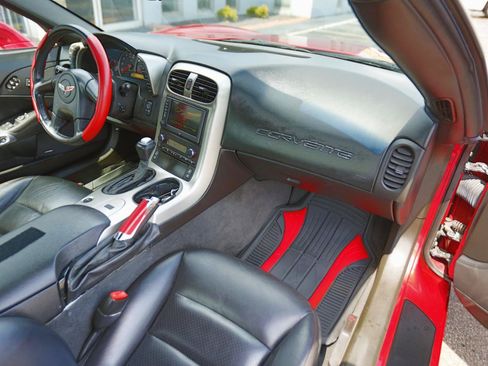 Used 2005 Chevrolet Corvette Coupe w/ Preferred Equipment Group RWD image 12