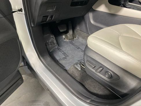 Used 2025 Toyota Grand Highlander FWD image 26