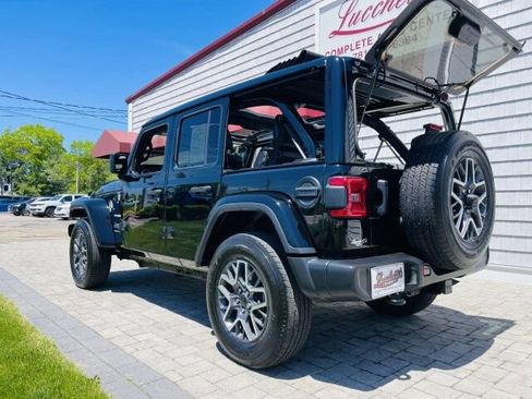 Used 2024 Jeep Wrangler Unlimited Sahara w/ Technology Group AWD/4WD image 7