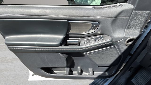 Used 2025 Ford Expedition Platinum w/ Driver's Package AWD/4WD image 17