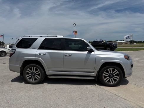 Used 2022 Toyota 4Runner Limited AWD/4WD image 6