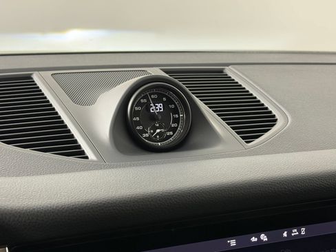 Certified 2026 Porsche Macan AWD/4WD image 30