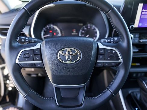 Used 2023 Toyota Highlander XLE image 15
