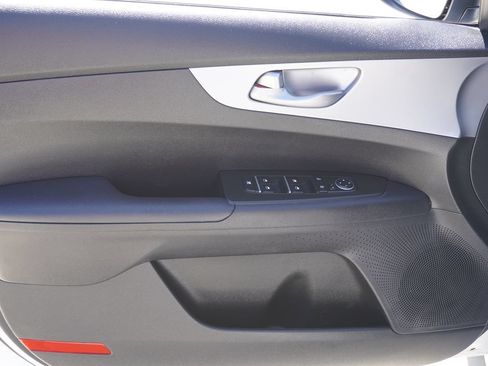 Used 2022 Kia Forte LXS FWD image 21