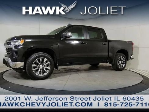 Used 2023 Chevrolet Silverado 1500 LT w/ Protection Package AWD/4WD image 4