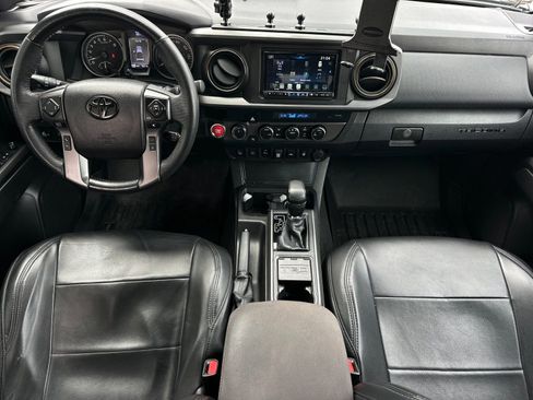 Used 2022 Toyota Tacoma TRD Off-Road w/ Technology Package image 12