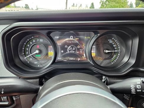 Used 2024 Jeep Wrangler Unlimited Sahara AWD/4WD image 29