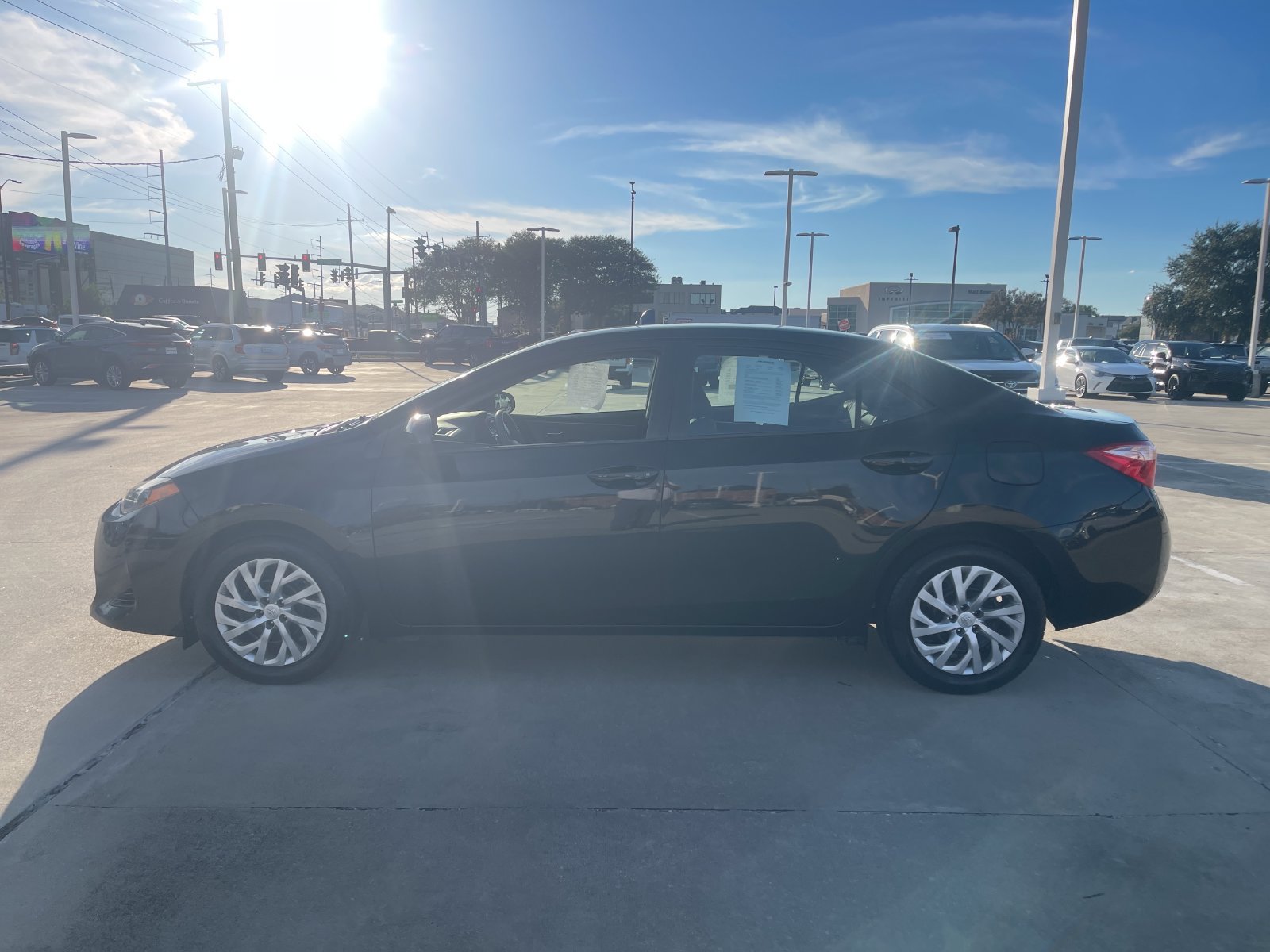 Used 2019 Toyota Corolla LE FWD image 2