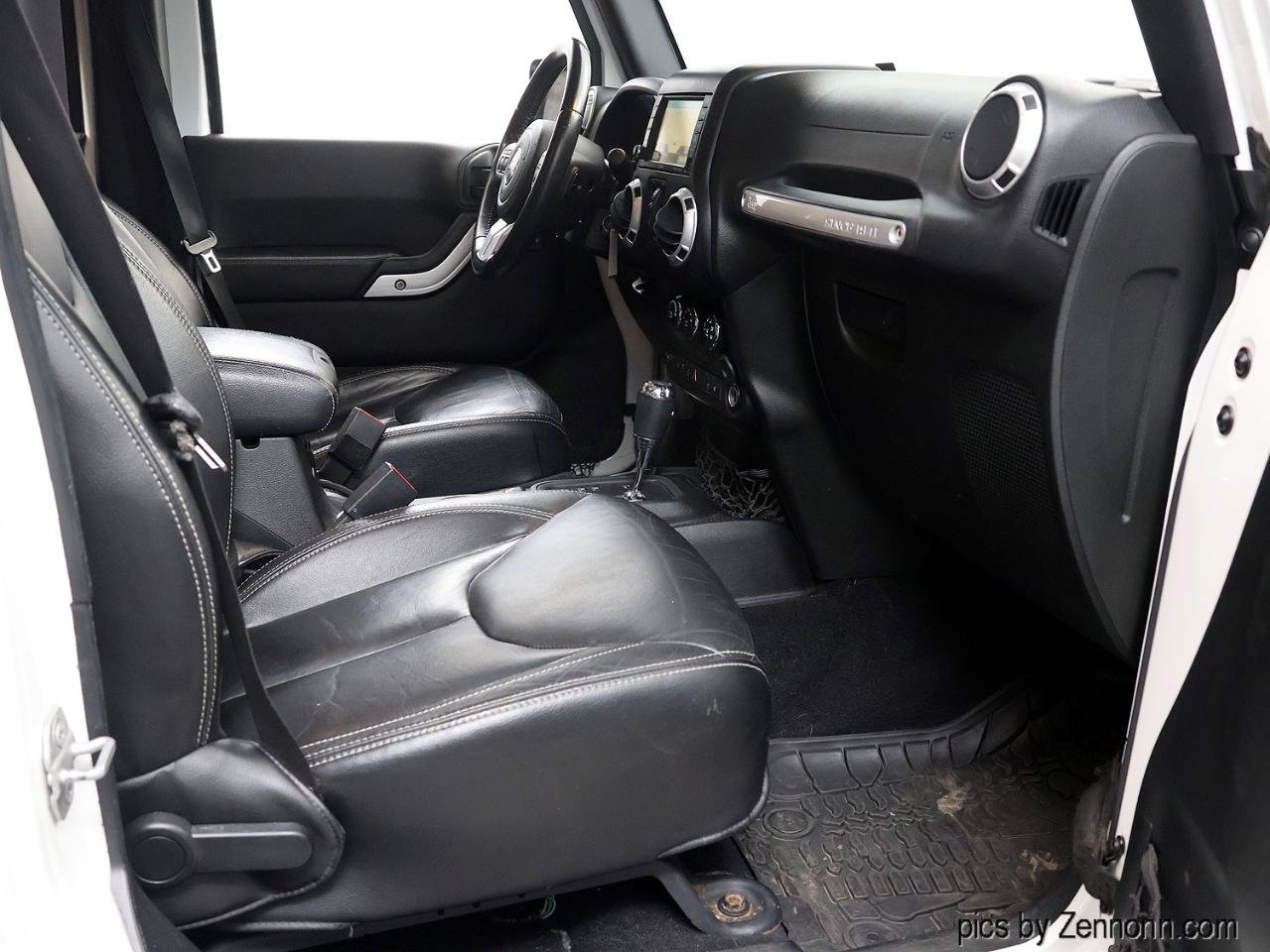 Used 2015 Jeep Wrangler Unlimited Rubicon AWD/4WD image 35