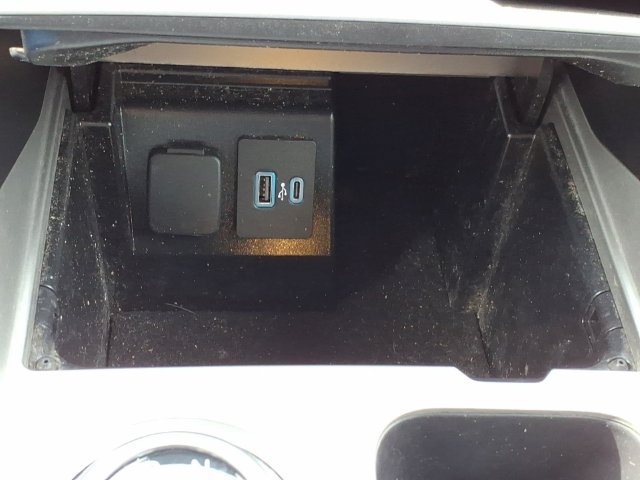 Used 2024 Ford Explorer XLT w/ Equipment Group 202A AWD/4WD image 23