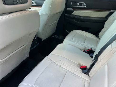 Used 2017 Ford Explorer Platinum image 4