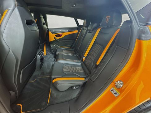 Used 2025 Lamborghini Urus SE AWD/4WD image 24