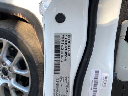 Used 2025 Jeep Compass Limited image 10