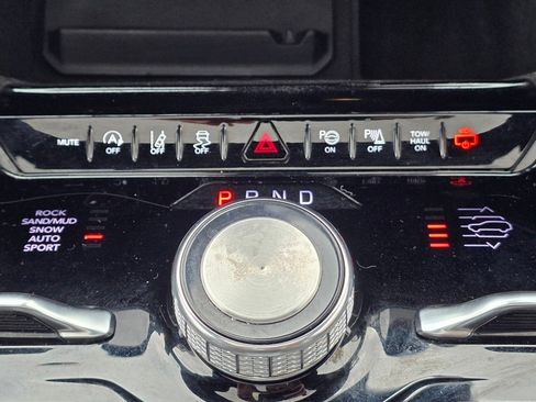 Used 2022 Jeep Wagoneer Series III w/ Premium Group I image 20