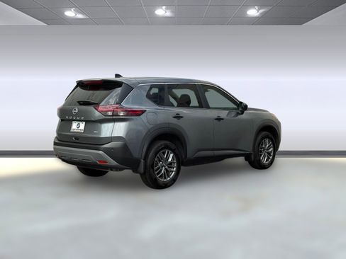 Used 2023 Nissan Rogue S image 8