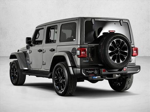 Used 2022 Jeep Wrangler Unlimited Sahara w/ Cold Weather Group AWD/4WD image 8