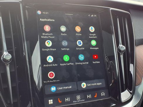 Used 2025 Volvo V60 B5 Cross Country Plus image 13