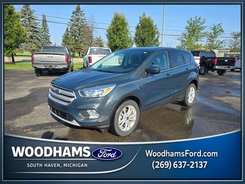 Certified 2019 Ford Escape SE FWD image 1