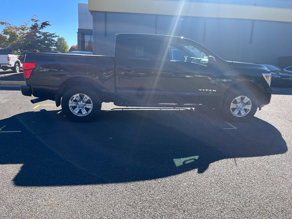 Used 2017 Nissan Titan S AWD/4WD image 8