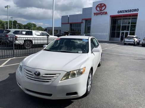 Used 2009 Toyota Camry LE FWD image 1