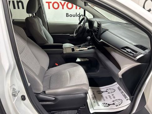 Used 2024 Toyota Sienna LE image 12