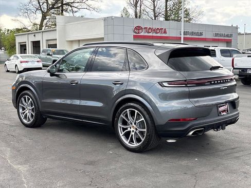 Used 2025 Porsche Cayenne image 27