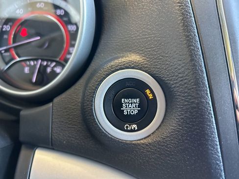 Used 2020 Dodge Journey SE w/ SE Popular Equipment Group FWD image 19
